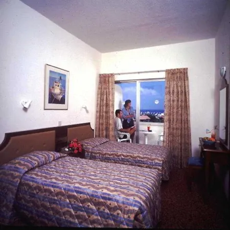 Chrystalla Hotel 2*